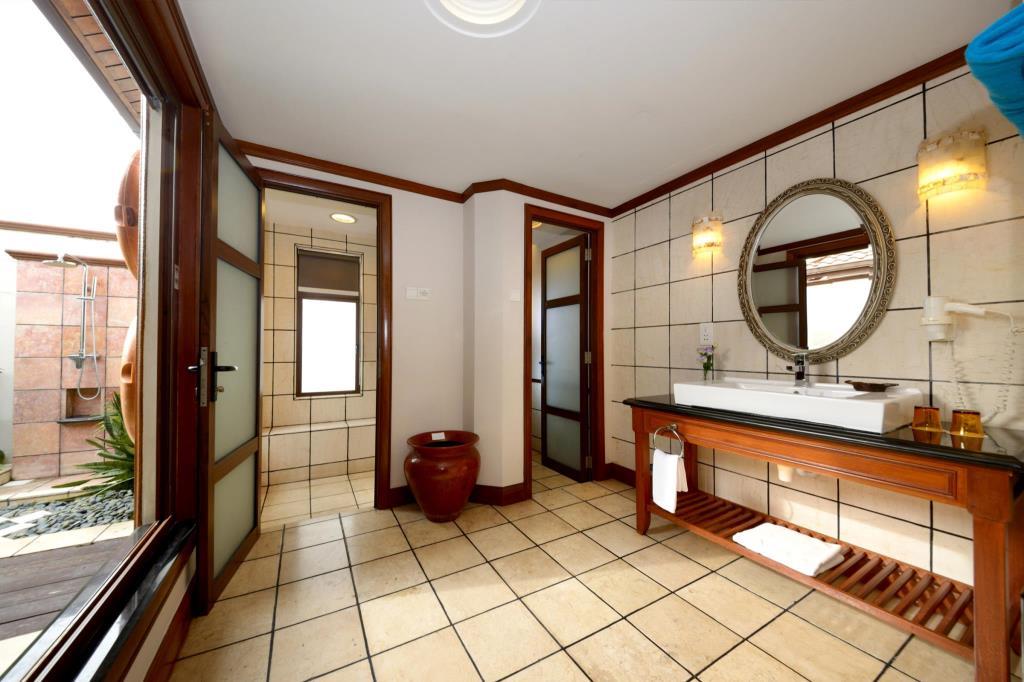 فيلا مع مسبح بريميم عالبحر