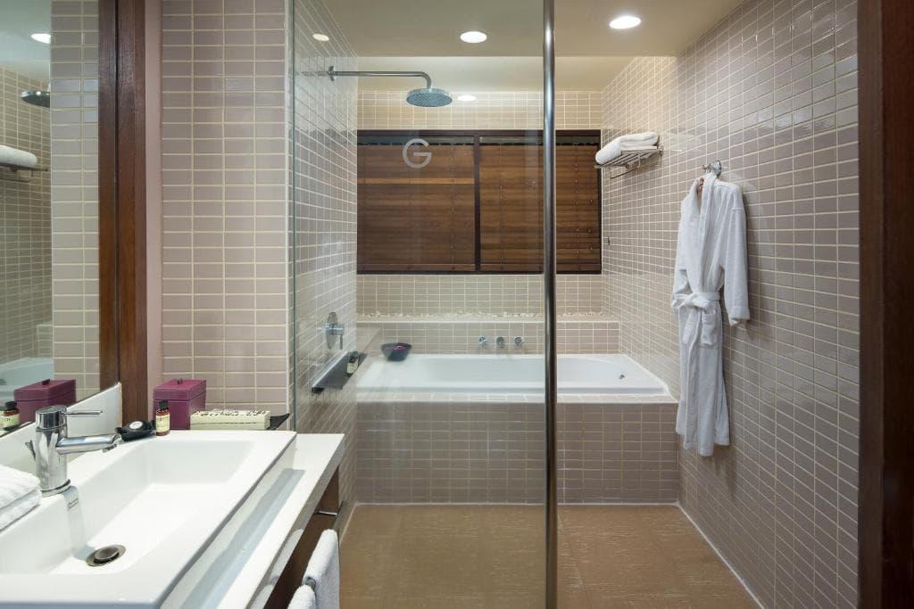 غرفة لاناي مطلة على المسبح