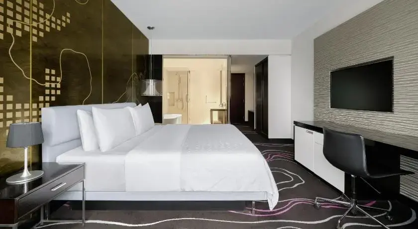 غرفة مطلة على النهر