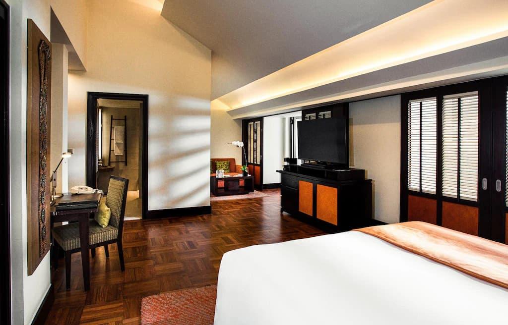 جناح جونيورمطل على المدينة