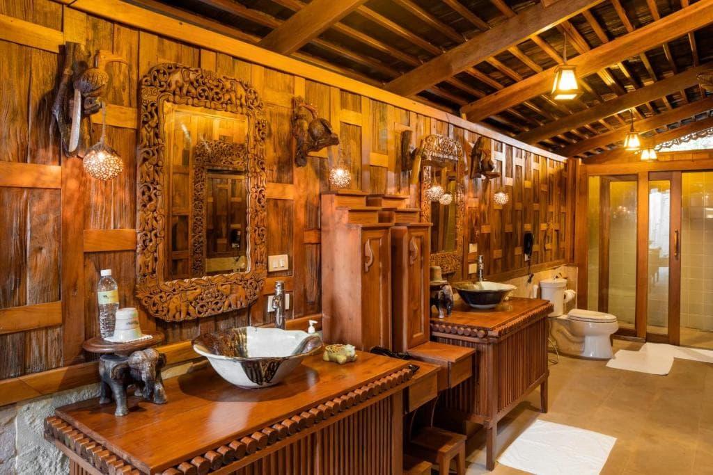 فيلا بلص مع مسبح خاص مطل على المحيط