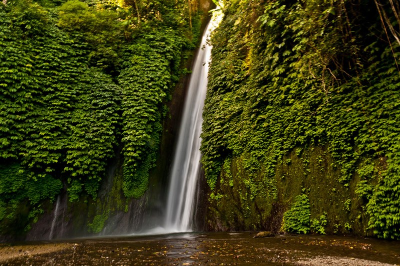 شلالات جزيرة بالي  موندوك - ميمبيه - تيقينونقان - شامبوهان - سنق سنق شلالات جزيرة بالي  موندوك - ميمبيه - تيقينونقان - شامبوهان - سنق سنق