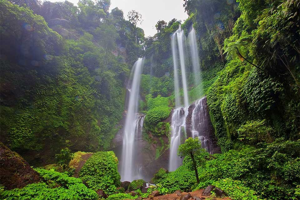 شلالات جزيرة بالي  موندوك - ميمبيه - تيقينونقان - شامبوهان - سنق سنق شلالات جزيرة بالي  موندوك - ميمبيه - تيقينونقان - شامبوهان - سنق سنق