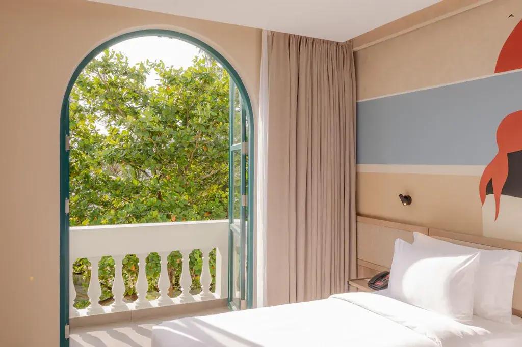 غرفة مع شرفة