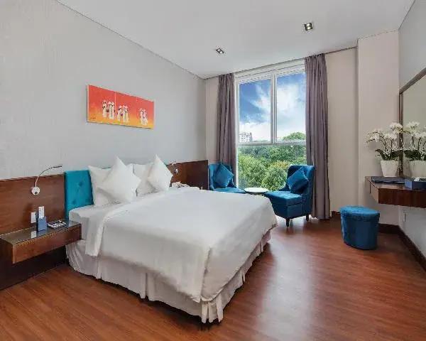 غرفة مطلة على المنتزه