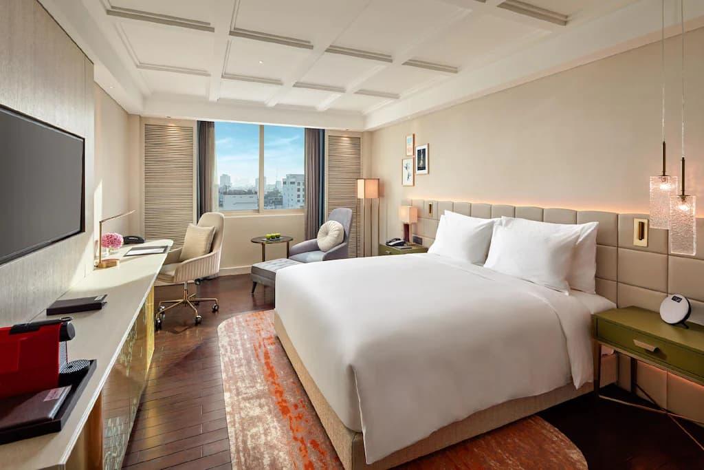 اكزكتيف مطل على المدينة