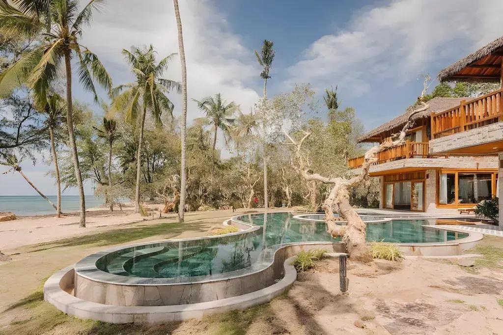 فيلا مطلة على البحر