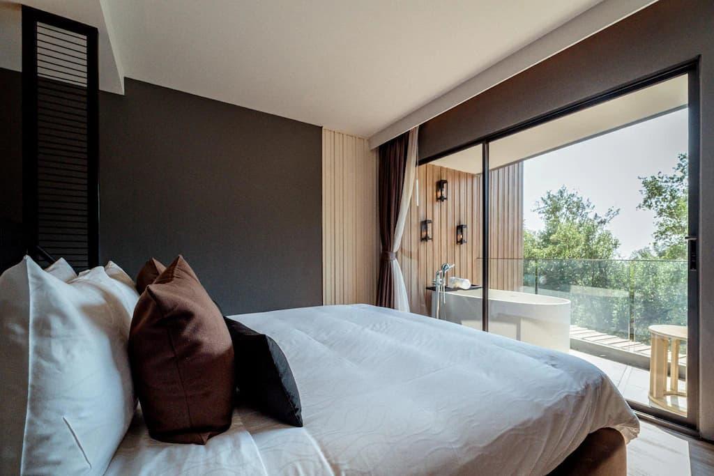 تنفيذية إطلالة على الحديقة