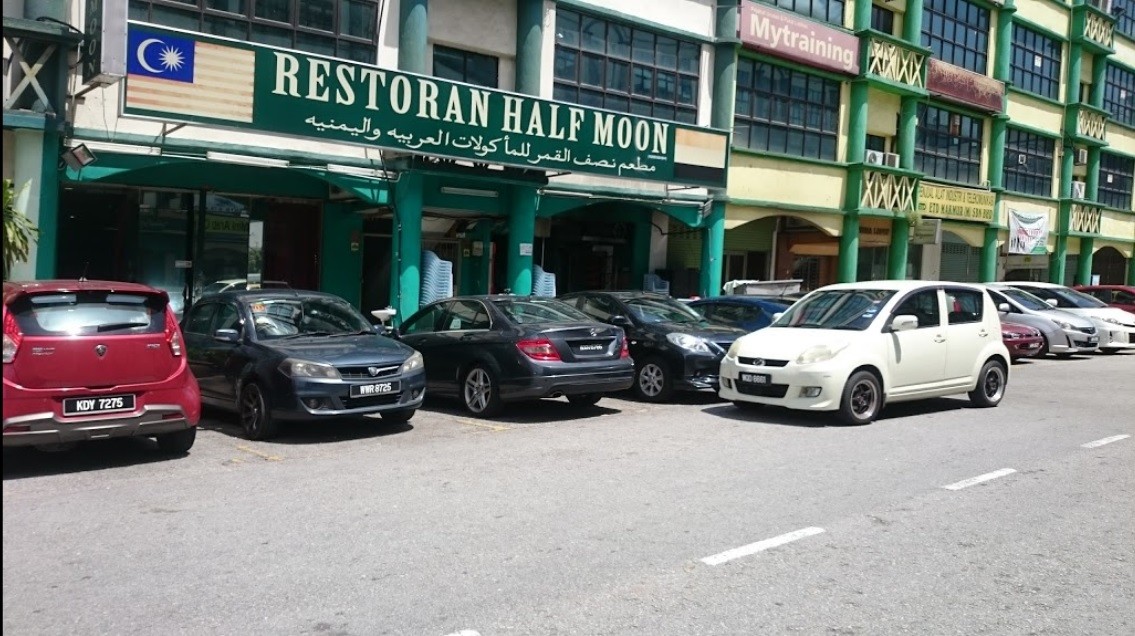 مطعم نصف القمر - هاف مون سيلانجور ماليزيا